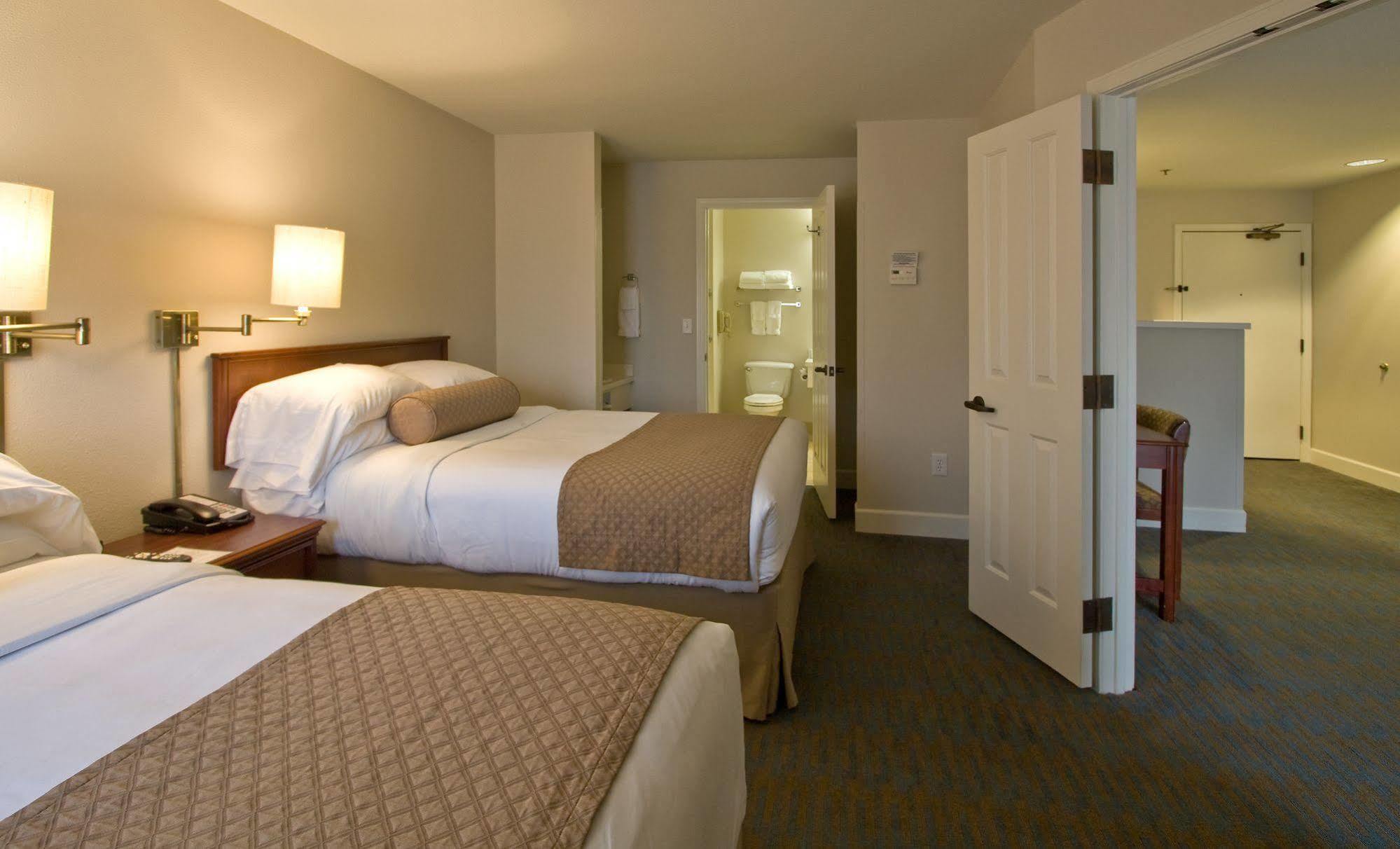 Ashland Hills Hotel & Suites Zewnętrze zdjęcie